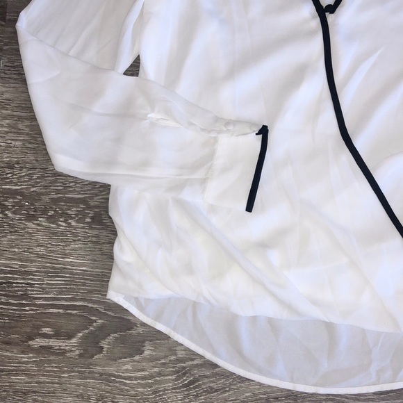 H&M v-neck layered long sleeve blouse - Picture 5 of 9